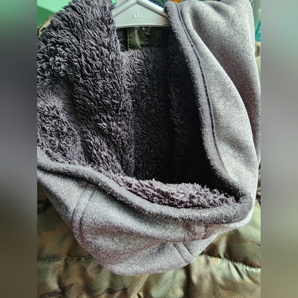 Camouflage Puffer Vest with Gray Sleeves - Picture 4 of 8